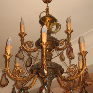 Люстра с лампочками-свечка и коричневым хрусталем