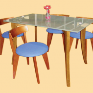 Стол для кухни со стульями в оригинальном дизайне