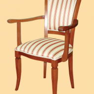 Стул из дерева с подлокотниками