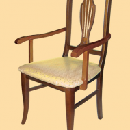 Стул из массива дерева с узорной спинкой