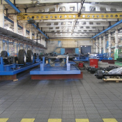 Металлический топпинг для промышленных полов  Россия  300*300 мм.  штука  50  Цена минимальная  Доставка платная    Размер 300*300 мм.
•	Неплоскостность поверхности - не более 1,5 мм. 
•	Плитка из металла толщиной - 1 мм; 1,2 мм; 1,5 мм.- всегда в наличии ! 
•	Толщину 1,8 мм.- изготавливаем под заказ.
•	Сталь холоднокатанная марки 08ПС или КП .
•	Вес плитки: 1 мм.  Другое АвтоСпецМаш ТОО