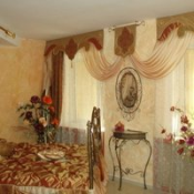 Комплект для спальни
Покрывало, шторы для сложного окна.
Ткань - тафта, органза.
Ламбрекен - аппликация.  Салон штор  127 000 тг за комплект  Бесплатный выезд  Шторы, тюль продажа и пошив «Трио Люкс, студия штор» ИП