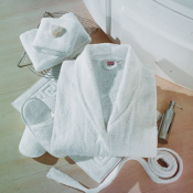 Махровые халаты и тапочки, а также другие изделия из махры для отелей, пансионатов и санаториев имеют улучшенные характеристики и соответствуют международным стандартам. Наша гостиничная линия представлена махровыми изделиями из 100% хлопка.  Россия  Хлопок  5000  от 500 до 5000 тенге  шт.  махровые халаты и тапочки  Постельные принадлежности. Постельное белье. Домашний текстиль. Одеяла, подушки. Flax Textiles Алматы ТОО