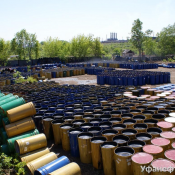 Производитель Фасованного Битума предлагает экспортные поставки в страны ближнего и дальнего зарубежья. Мы можем предложить Вам следующие продукты:
-Битум Строительный БН 90/10, в барабаны по 230 кг и мешки по 40 кг;  Строительный битум БН 90/10, 70/30 в Бухтах по 230 кг  12000  Самовывоз  + ж/д тариф  тонна  Прочее для кровли Уфанефтепродукт ТОО