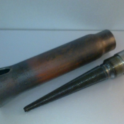 ХАРАКТЕРИСТИКА
Масса:	1,84кг
Внутренний диаметр извлекаемых труб:	42-50
Диаметр скважины не менее:	59мм
Длина без коронки, мм:	160  Колокола предназначены для захвата путем навинчивания на наружную поверхность муфт, замков или высадки и последующего извлечения бурильных, насосно-компрессорных или обсадных колонн при проведении ловильных работ в нефтяных, газовых и геологоразведочных с  Метчик ловильный на 50 (без юбки)  33000  шт  Строительные материалы Minertools (Майнэртулс) ТОО