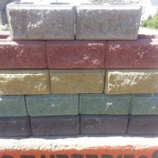 Сплитерные блоки рваные с фаской. Цвета в асортименте. 
20*20*40 см  20*20*40 см  Сплитерные блоки В Алматы  220  Самовывоз    шт  РК  Строительный кирпич, строительные блоки, пеноблоки, стеновые панели Стандарт ИП