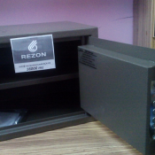 Шкаф бухгалтерский БСК01 недорогой и удобный. Изготовлен из стали толщиной 1,2 мм. Сейфовый замок. Можно крепить к стене и полу. Помещается в любую мебель.
 предназначены для хранения документов в офисе                     
сварная конструкция из стали  шкаф металический BSC01  Россия  Офисные  16000  бесплатно  шт  От 10000 до 50000 тенге  бесплатно  REZON KZ ТОО