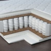 Ткань: хлопковый жаккард, стеганный на синтепоне
Блок независимых пружин
Термопрессованный войлок
Кокосовая койра
Перфорированный латекс  Максимальная нагрузка на 1 спальное место: до 120 кг. Высота: 19-21 см  Матрас \