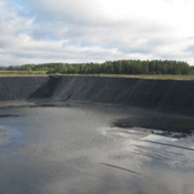 Геомембрана из ПЭНД толщиной от 0,6 до 4,0 мм (стандартный рулон: 6м х 50м). Разрывные нагрузки от 27/27 до 80/80 (кН/м, не менее)  Геомембрана  Геомембрана hdpe 2 мм  774  кв.м  Строительные материалы GMT  OOO