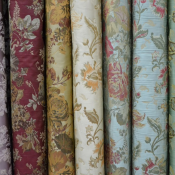 Цветочные принты очень популярны среди дизайнеров. Если у Вас появилось желание что-то изменить в своем интерьере, сделать его более теплым, домашним и уютным, то Вам необходимо воспользоваться услугами дизайнеров салона штор «Кристалл».  Салон штор  ПОРТЬЕРА И ТЮЛЬ ПРИНТЫ  Бесплатный выезд  Шторы, тюль продажа и пошив салон штор КРИСТАЛЛ ИП