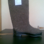 Валяная обувь выпускается в соответствии с  ГОСТ 18724-88 в ассортименте: для взрослых и детей, с резиновым низом, с аксессуарами и вышивками. Поставка товара во все регионы Казахстана.  Казахстан  4000  пара  Валенки  Спецобувь, сапоги резиновые и кирзовые, ботинки рабочие, галоши INTEK ИП