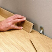 Быстро и качественно, в срок.  Установка и монтаж плинтусов  900  цена договорная  кв.м  Установка и монтаж напольных и потолочных плинтусов Самат ЧЛ