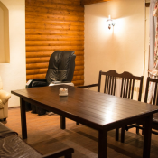 Химчистка и стирка для гостиниц, ресторанов и организаций  2000  Выезд специалиста бесплатно, одно посадочное место 2000 тг.  Гарантия  Химчистка  Химчистка и чистка мягкой мебели, диванов, кресел «FLAMINGO» ИП