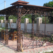 Во все времена ковка являлась популярным методом оформления фасада, благодаря ей здания превращались в настоящие произведения искусства. Такая тенденция прослеживается и сейчас в архитектуре.  бесплатный замер  металлические беседки  Договорная  \