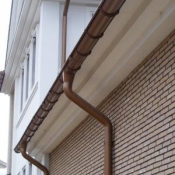 Водосточные системы Flamingo изготавливают из специальной листовой стали шведского концерна SAAB, которая характеризуется стойкостью к механическим повреждениям и ультрафиолетовому излучению. Мы продаем два вида водостоков Flamingo: с диаметром желоба 125  Длина 4 метра, диаметр 150мм  Стальная водосточная система Фламинго Польша Тараз  4250    метр  Польша  Доставка входит в цену  Водосточные желоба, водосточные системы Евгений Сергеевич