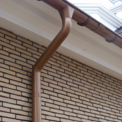 Водосточные системы Flamingo изготавливают из специальной листовой стали шведского концерна SAAB, которая характеризуется стойкостью к механическим повреждениям и ультрафиолетовому излучению.  .  Водосточная система Фламинго  15300  Доставка платная  10000  1 желоб  Польша, завод Budmat  Дик Юрий ИП