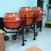 Бетономешалка 200 литров  Мощность двигателя 800 W 
Объем бака 200 литров 
Передвижная 
12 месяцев гарантия 
Доставка по Алматы и Регионам бесплатно  Садовый электроинструмент  68000  шт  Китай  Свыше 50000 тенге  Садовый инструмент, садовый инвентарь, садовая техника Almaty Development Group ТОО