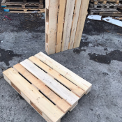 Деревянные поддоны  Деревянные евро поддоны имеют размеры 800 на 1200 мм, выполнены согласно ГОСТ 9557-87 и полностью соответствуют европейским стандартам. Произведены из древесины лиственных или хвойных пород, (чаще всего сосны).  1200х800х145 мм  2350  шт  Поддоны деревянные, паллеты, контейнеры и ящики ИП МГБ-Трейд ИП