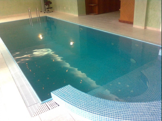 Крытый бассейн