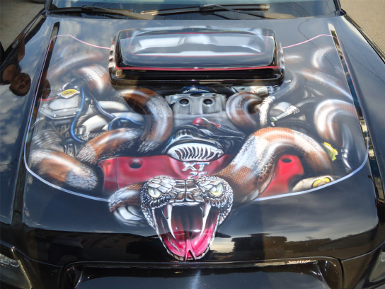 Аэрография на капоте машины: кобра