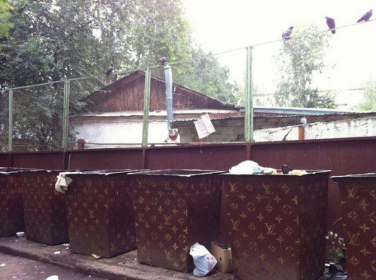 Мусорные баки от дизайнера.