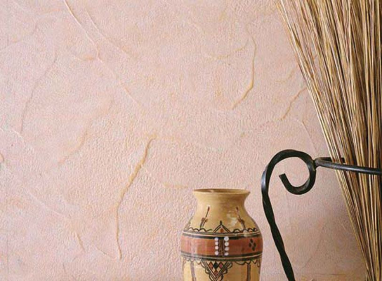 Декоративная штукатурка с фактурой, цвет в постельных тонах.