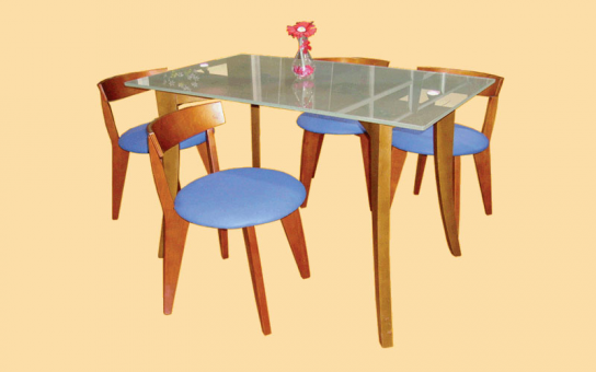 Стол для кухни со стульями в оригинальном дизайне