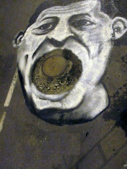 Стрит-арт люк 