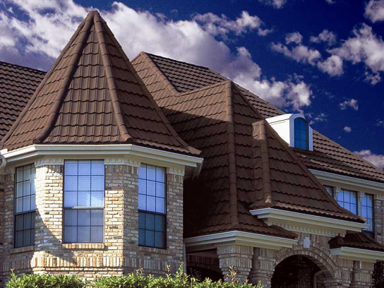 Композитная черепица имеет широкий спектр цветовой гаммы и форм